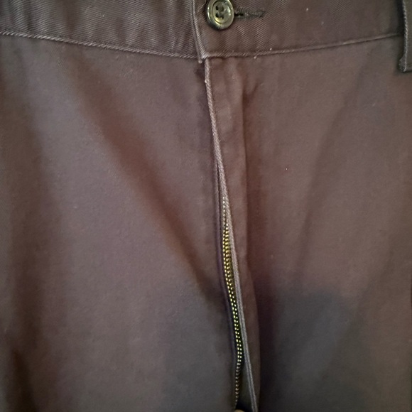 Dockers No Wrinkle Twill Classic Fit Pleated Pants in Size 44x30 - Picture 4 of 9